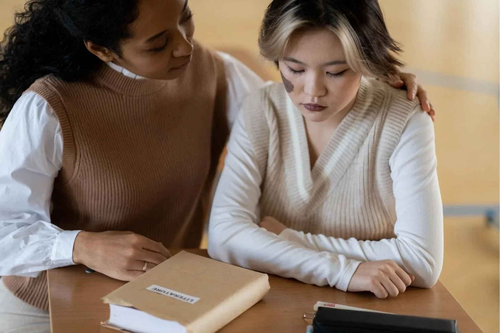 helping your reader first then pitching